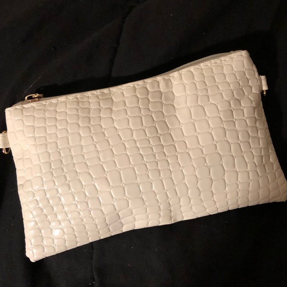 SALE! 🛑 NWOT Faux White Leather Bag/ Clutch - Picture 5 of 8